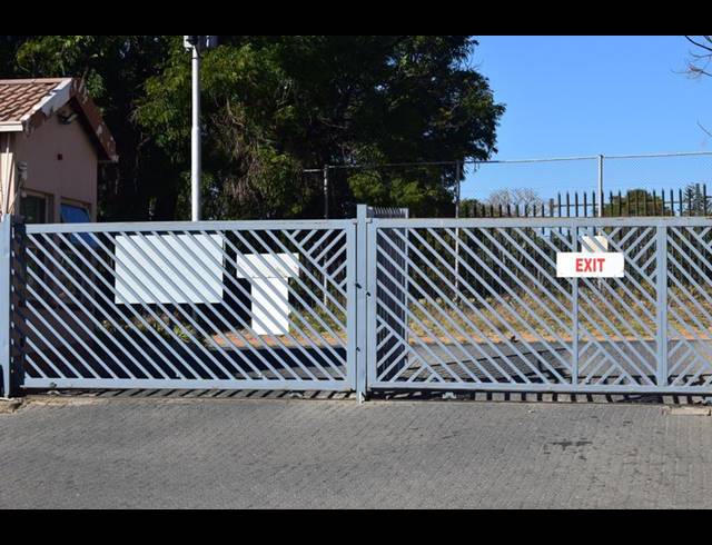 2 BEDROOM TOWNHOUSE FOR SALE IN KEW